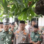 Jalin Silaturahmi dan Sinergitas TNI-POLRI, Kodim 1408/Mks Gelar Sholat Dzuhur Bersama Kapolrestabes Makassar dan Jajarannya