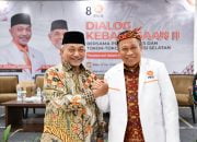 Presiden PKS Sematkan Jas ke Annar Sampetoding