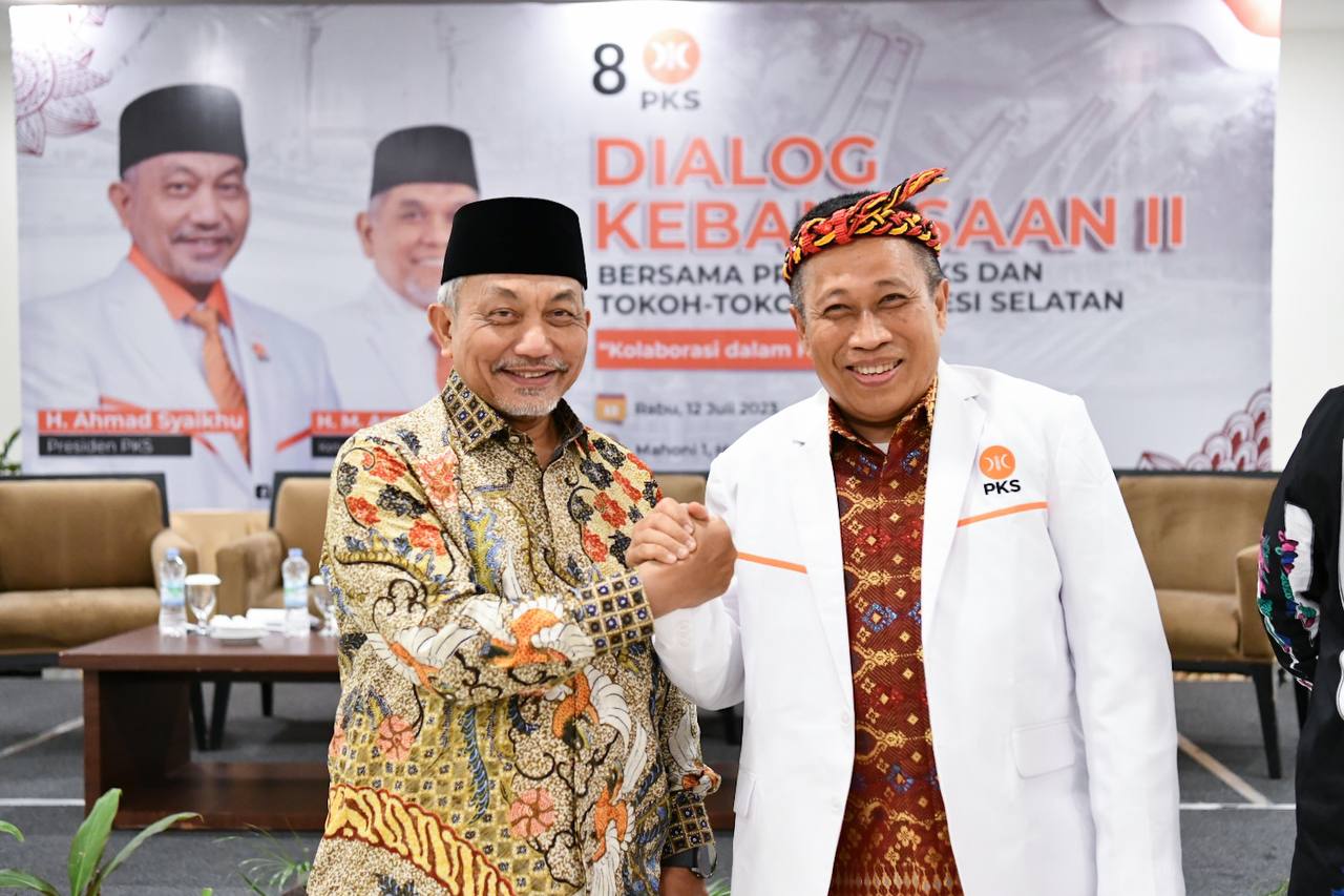 Presiden PKS Ahmad Syaiikhu bersama Anhar sampetoding