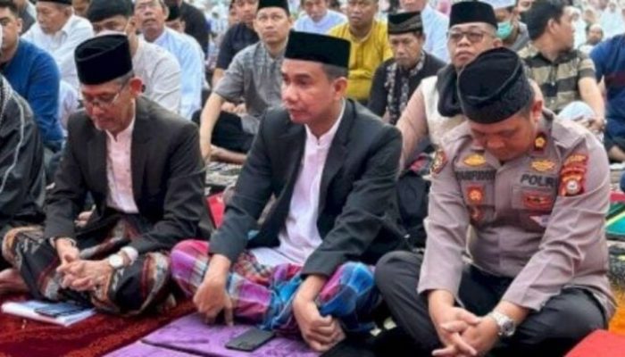 Rudianto Lallo Ikut Salat Idul Adha di Anjungan Pantai Losari