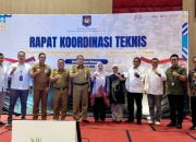 Menyambut Hari Kemerdekaan Indonesia Ke-78, Yayasan Hadji Kalla Serahkan 1.000 Bendera Merah Putih