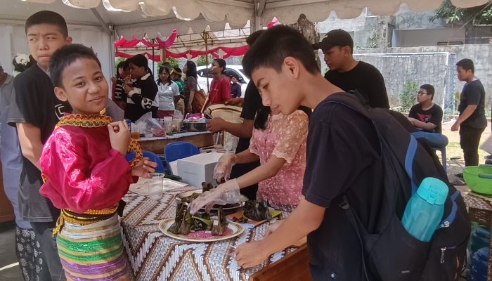 Angkat Tema Kearifan Lokal dan Kewirausahaan SMP Katolik Sudiang Ajak Siswa Buat Kuliner Lokal