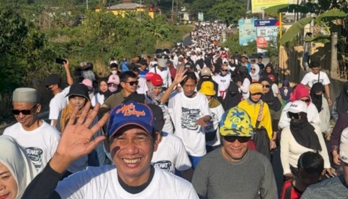 Ketua Ikatan Alumni Pesantren Guppi Samata Gowa, Rudianto Lallo Lepas Peserta Jalan Sehat, Di Samata, Gowa