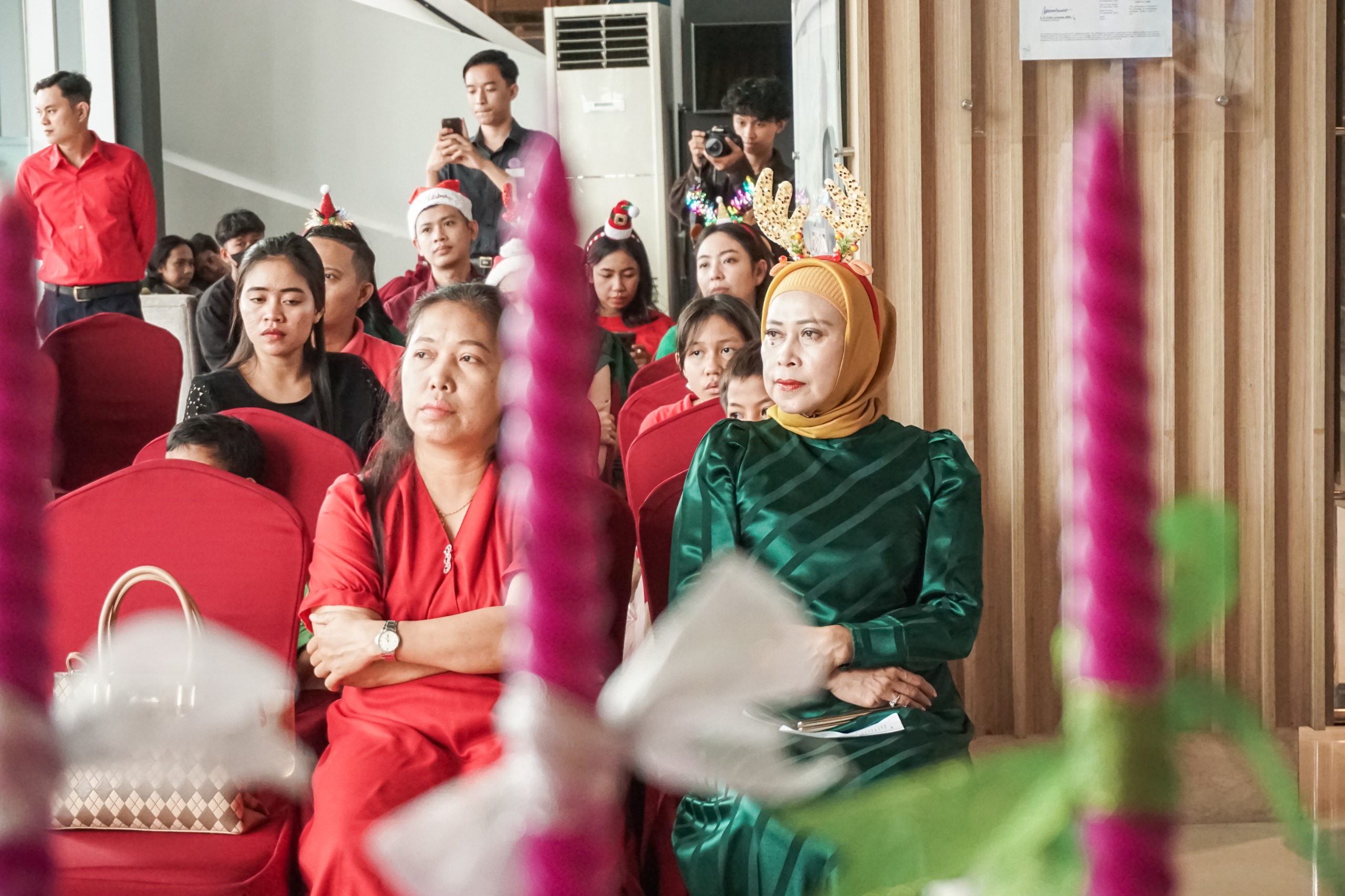 GM mercure Nexa pettarani saat mengikuti rangkaian acara natal