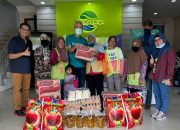 GMTD Bagikan Paket Sembako ke Petugas Kebersihan