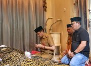 Melayat ke Rumah Duka, PJ Sekda Doakan Ibunda Kabag Tapem