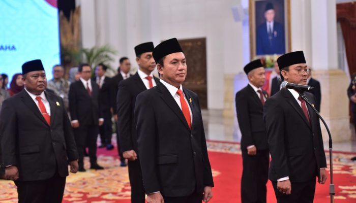 Jokowi Melantik Sembilan Anggota KPPU