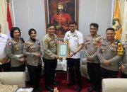 Kapolres Gowa Bersama PJU Berikan Piagam Penghargaan Kepada Bupati Gowa