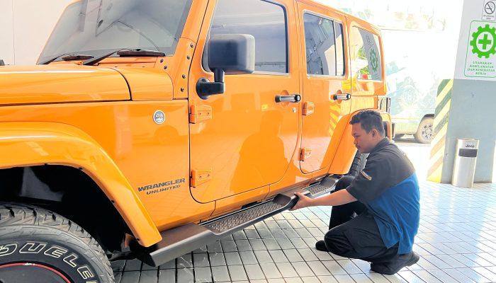 Lengkapi Kenyamanan Pengguna Jeep, Kalla Kars sediakan Electric Foot Step