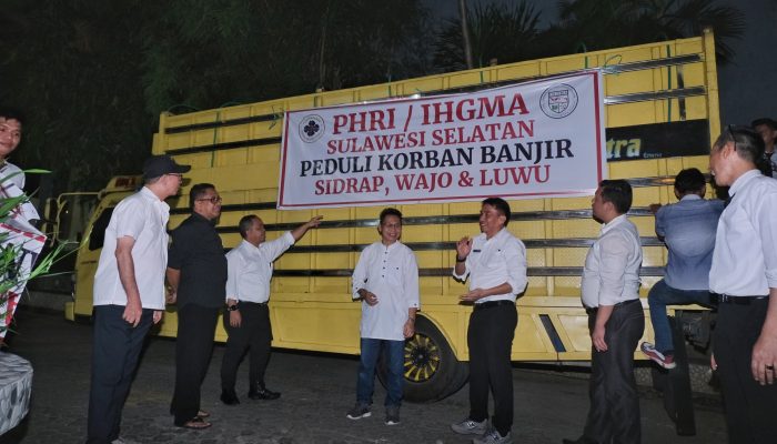 BPD PHRI & IHGMA Sulsel Beri Bantuan Untuk Korban Banjir Sidrap, Wajo dan Luwu