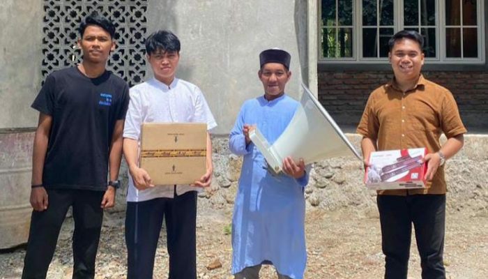 Komunitas Milenial RMB Salurkan Bantuan untuk Masjid di Latuppa Palopo