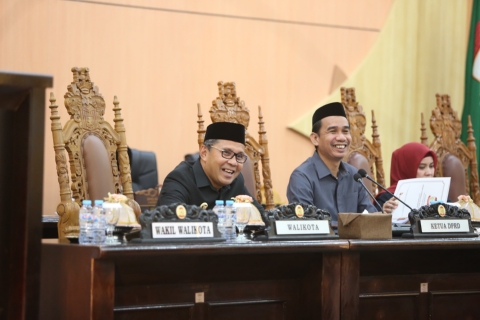 dANNY POMANTO BERSAMA KETUA DPRD MAKASSAR