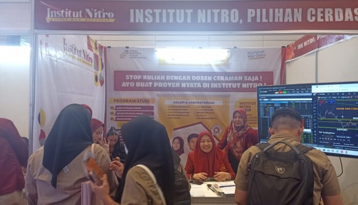 Siswa SMA Islam Athirah Bukit Baruga Antusias Eksplorasi Perguruan Tinggi di Pameran Pendidikan Hotel Claro