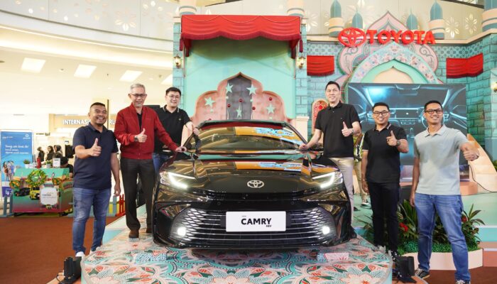 New Camry Hybrid Resmi Mengaspal di Makassar. Hadir dengan Tampilan Elegant dan Sporty, Solusi Mobilitas Bagi Masyarakat Sulawesi