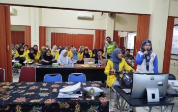 Ribuan Kartini Masa Kini Belajar Safety Riding dengan Berbagai Simulasi Berkendara