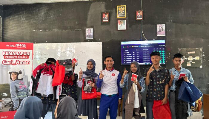 Edukasi Safety Riding, Kuis Berhadiah, Hingga Riding Test Honda EM1 Digelar oleh Asmo Sulsel di SMAN 8 Gowa