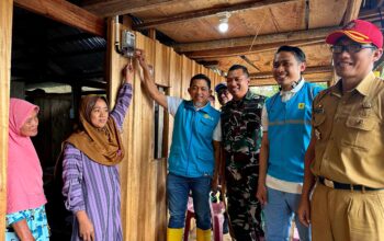 Terang Membawa Harapan, Kini Kampung Menra Nikmati Listrik PLN 24 Jam