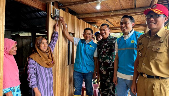 Terang Membawa Harapan, Kini Kampung Menra Nikmati Listrik PLN 24 Jam