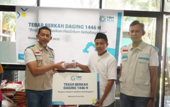 Tebar Berkah Idul Adha, YBM PLN UID Sulselrabar Bagikan 1.000 Paket Daging untuk Warga yang Membutuhkan