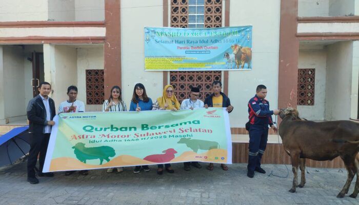 Astra Motor Sulsel Salurkan Hewan Kurban di Masjid Darul Intiqal Makassar