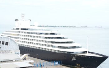 Kapal Pesiar MS Scenic Eclipse II Kembali Kunjungi Pelabuhan Makassar, Bawa 161 Wisatawan