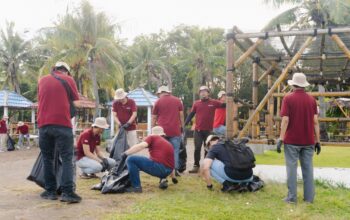 GMTD Kumpulkan 120 Kilogram Sampah dalam Aksi Bersih Pantai Akkarena