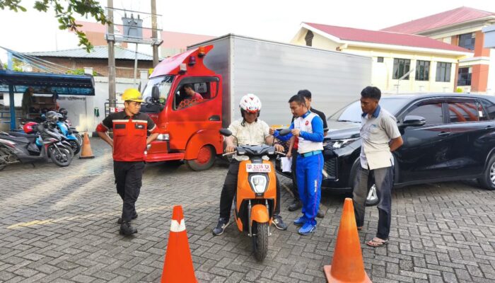 Asmo Sulsel Gelar Praktik Safety Riding dengan Honda Icon-e di Astra Trac Makassar