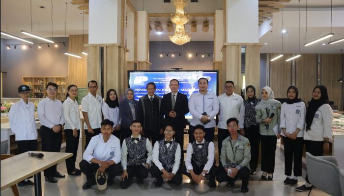 Menguatkan Masyarakat Melalui Pelatihan Hospitaliti oleh Mahasiswa Politeknik Pariwisata Makassar