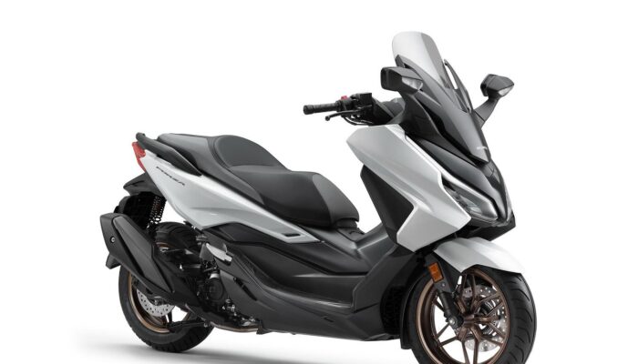 Honda Forza Tampil Semakin Berkelas dengan Panel Meter TFT Baru dan Warna Eksklusif