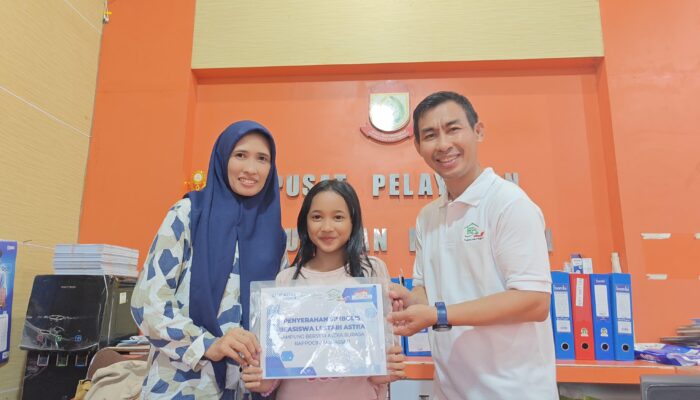Astra Grup Makassar Salurkan Beasiswa Lestari untuk Anak SD dan SMP di Kampung Berseri Astra