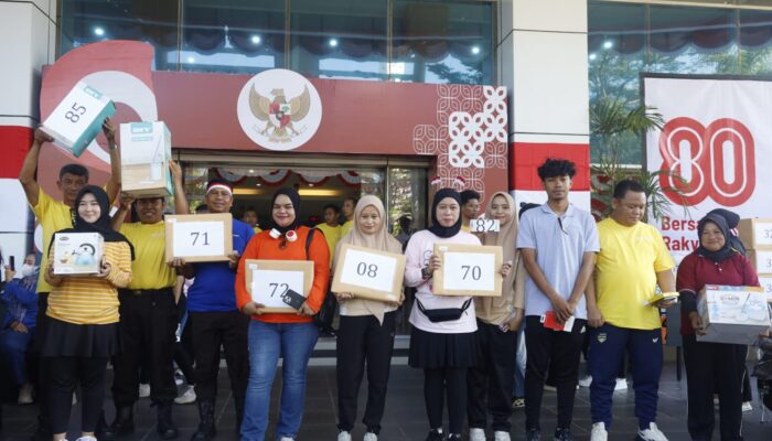 Pelindo Group Wilayah Kerja Makassar Meriahkan HUT Kemerdekaan RI ke-80 dengan Senam, Fun Games, Donor Darah dan Bazaar UMKM