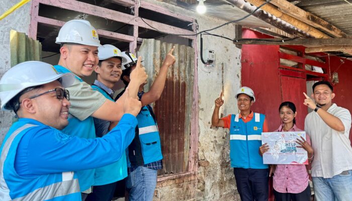 PLN UID Sulselrabar Terangi 216 Rumah Warga Pra-Sejahtera di Hari Kemerdekaan