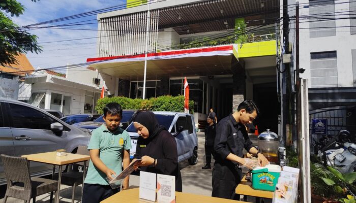 Whiz Prime Sudirman Meriahkan CFD Makassar dengan Kuliner Hotel Harga Kaki Lima