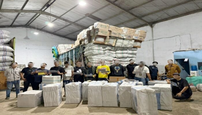 Bea Cukai Makassar Sita 414 Ribu Batang Rokok Ilegal di Gudang Logistik