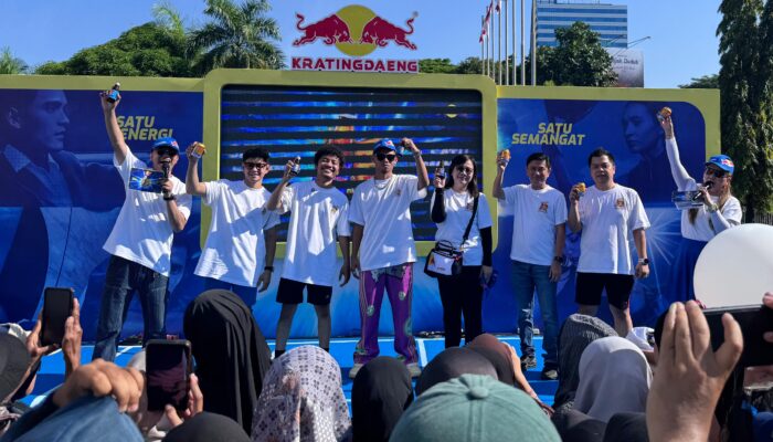 Kratingdaeng Rayakan Kampanye “Satu Energi, Satu Semangat” di Monumen Mandala Makassar