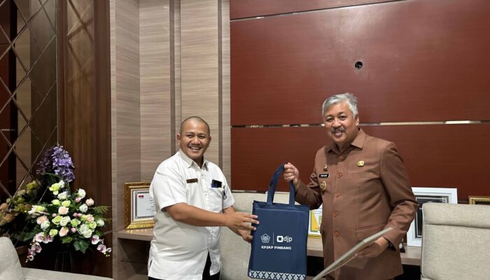 KP2KP Pinrang dan Pemkab Pinrang Perkuat Edukasi Pajak Lewat Piagam Wajib Pajak