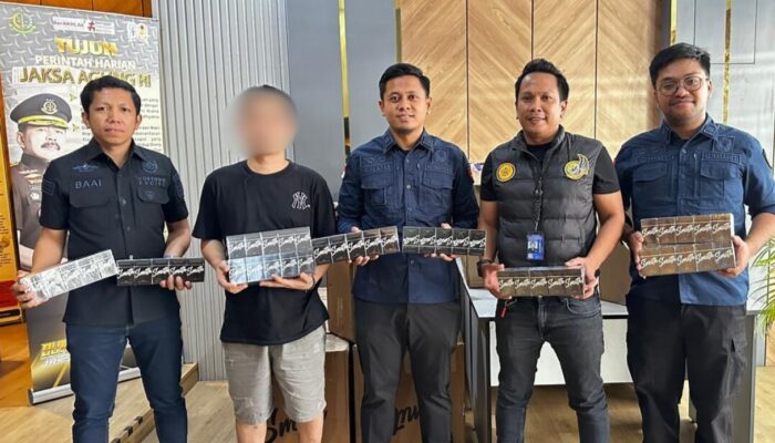 Bea Cukai Makassar Serahkan Tersangka Rokok Ilegal dan 170 Ribu Batang Barang Bukti ke Kejari Maros