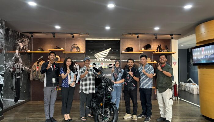 Konsumen Pertama di Sulawesi Resmi Miliki Honda Rebel 1100, Big Bike Cruiser Premium Honda