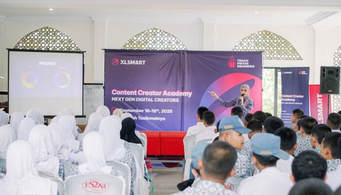 XLSMART Dorong Literasi Digital dan Kreativitas Pelajar Lewat Program Teman Pintar Indonesia di Tasikmalaya dan Tulungagung