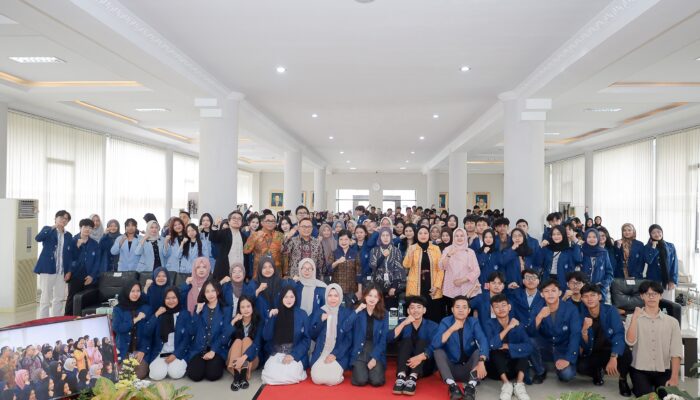 OJK Tekankan Pentingnya Tata Kelola dan Integritas di Sektor Jasa Keuangan Lewat Program OJK Mengajar di UNILA