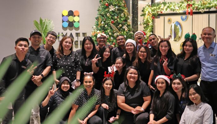 Christmas Tree Lighting Ceremony Warnai Pembukaan Musim Liburan di Hyatt Place Makassar