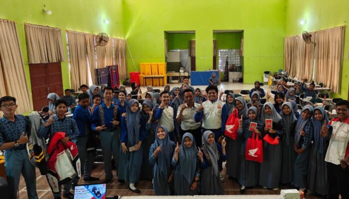 Asmo Sulsel Tanamkan Budaya #Cari_Aman kepada Siswa SMKN 1 Kendari