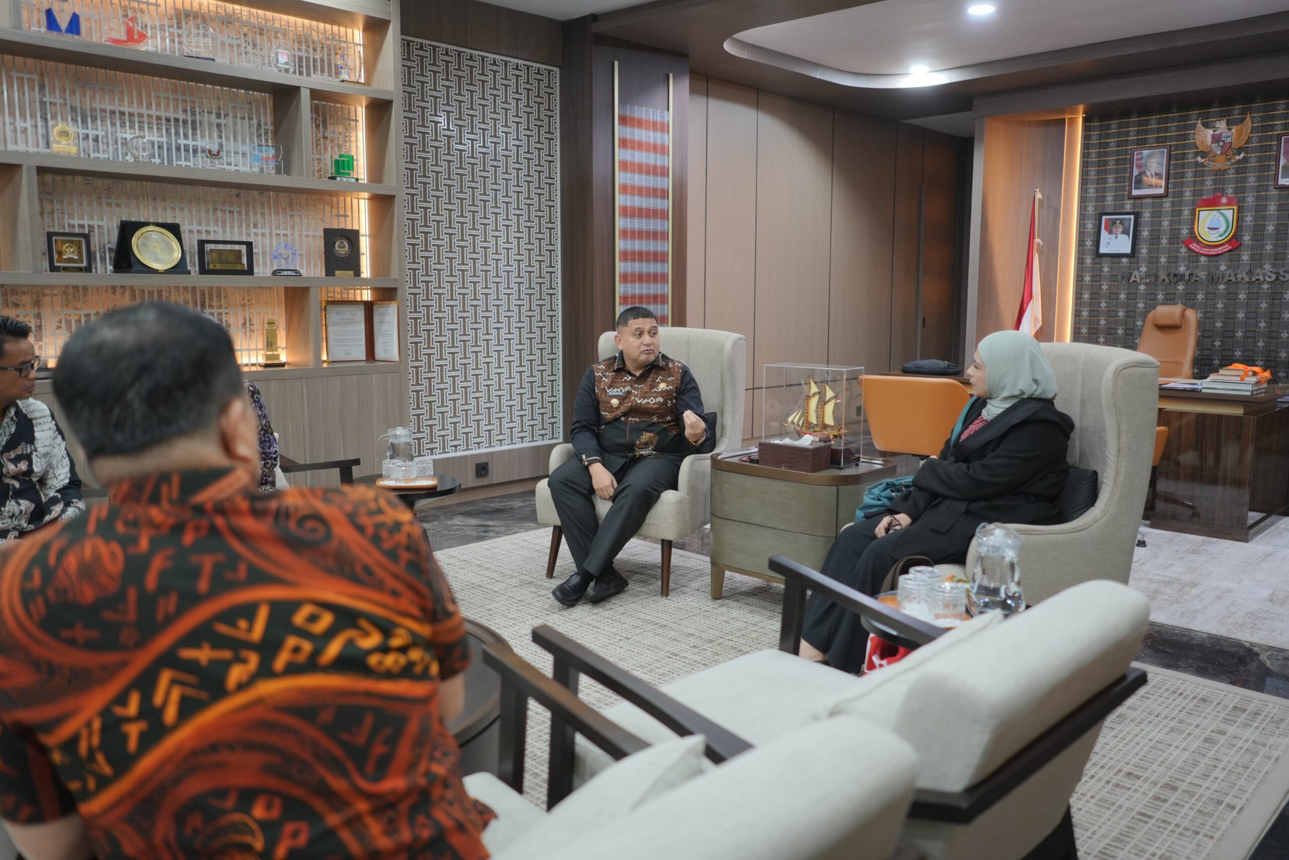 Wali Kota Makassar, Munafri Arifuddin, saat memimpin rapat koordinasi bersama PT Sarana Utama Synergy (PT SUS) selaku pengelola proyek PSEL, Kamis (29/1/2026).