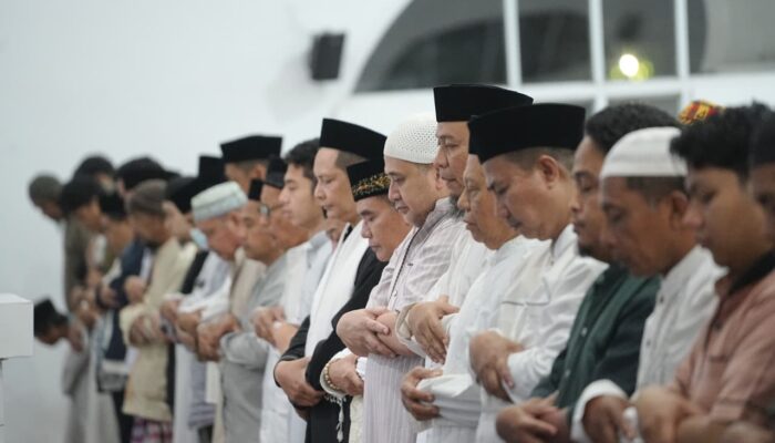 Malam Pertama Tarawih, Munafri Pimpin Safari Ramadan di Masjid Agung 45, Serukan Persatuan dan Solidaritas Sosial