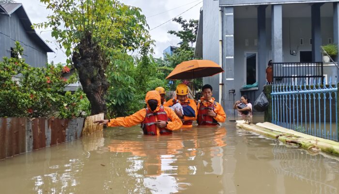 Hujan Deras Picu Banjir di Makassar, Pemkot Turunkan TRC dan Satgas Drainase