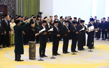 Resmi Disumpah, Ini Susunan Dewan Komisioner OJK Terbaru