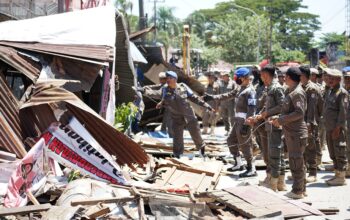 25 Tahun Bertahan, 20 Lapak PKL di Ujung Tanah Dibongkar