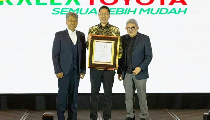 CEO Kalla Toyota Robby Wijaya Raih Indonesia Best CEO 2025 dari SWA Media Group