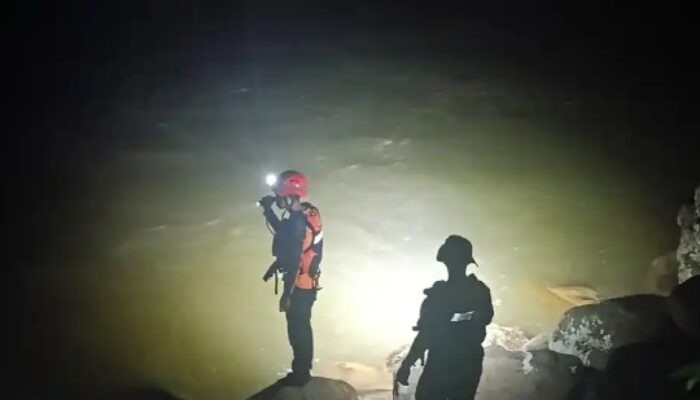 Dua Mahasiswa Terseret Arus Sungai di Maros, Pencarian Masih Berlangsung