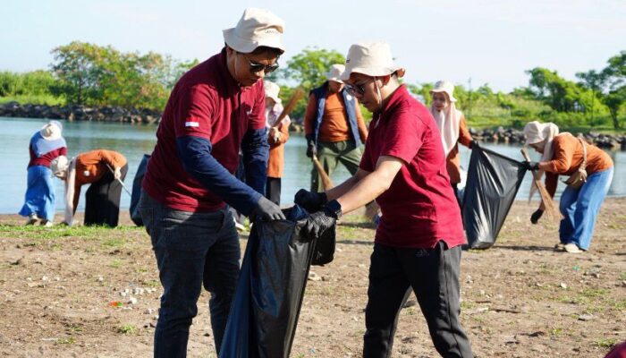 GMTD Dorong Pariwisata Bersih, Aksi Pantai Akkarena Hasilkan 306 Kg Sampah Terkumpul